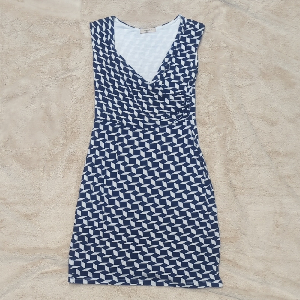 Gilli Blue and White Sheath Mini Dress with V-neck and Sleeveless Design